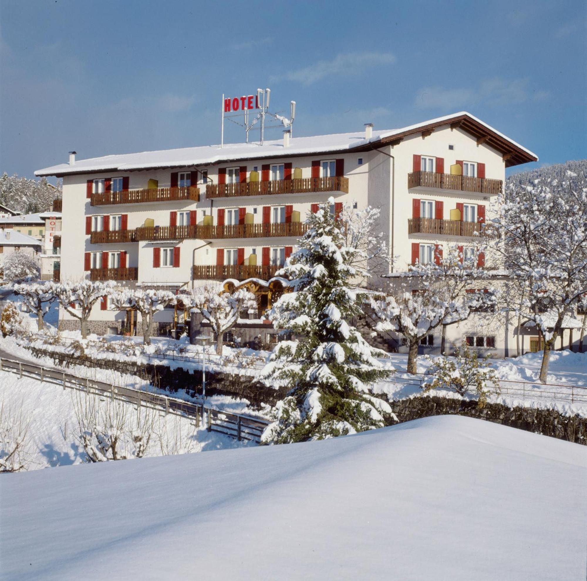 Hotel Panorama Wellness & Resort Malosco Exterior foto